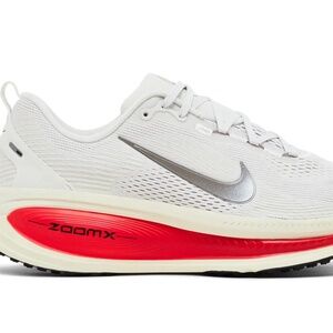 Nike Air Zoom Vomero 18 - Men’s Size 9.5 - White - Practically New!